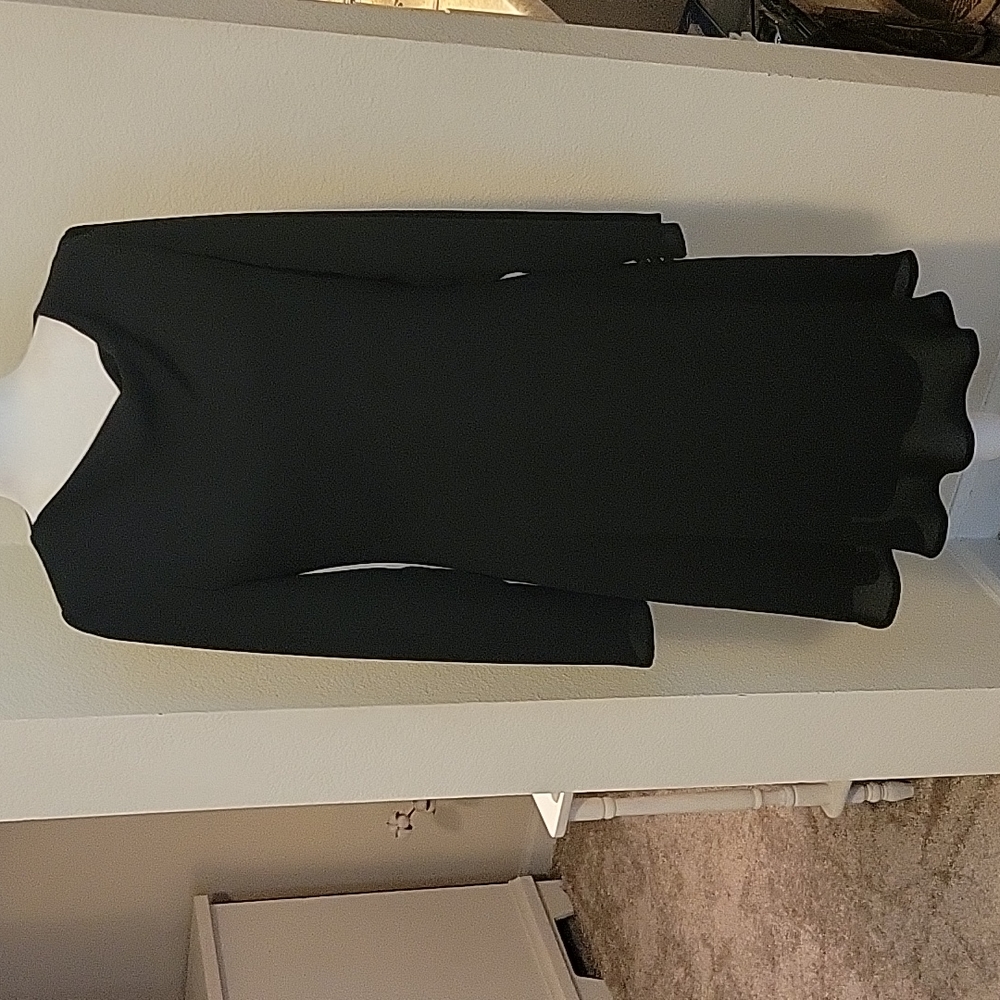 LIZ CLAIBORNE CLASSIC BLACK DRESS....SZ 6